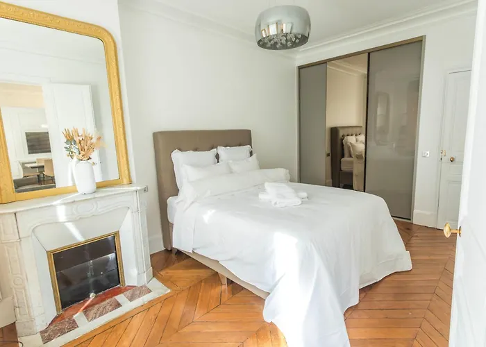 Luxury Royal Suite, 118 Square Meters, Notre Dame, 3 Bedrooms