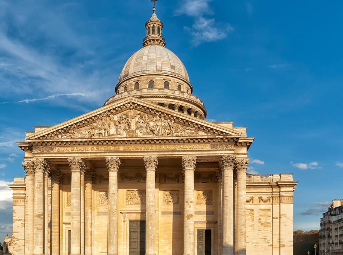 Luxury Royal Suite, 118 Square Meters, Notre Dame, 3 Bedrooms
