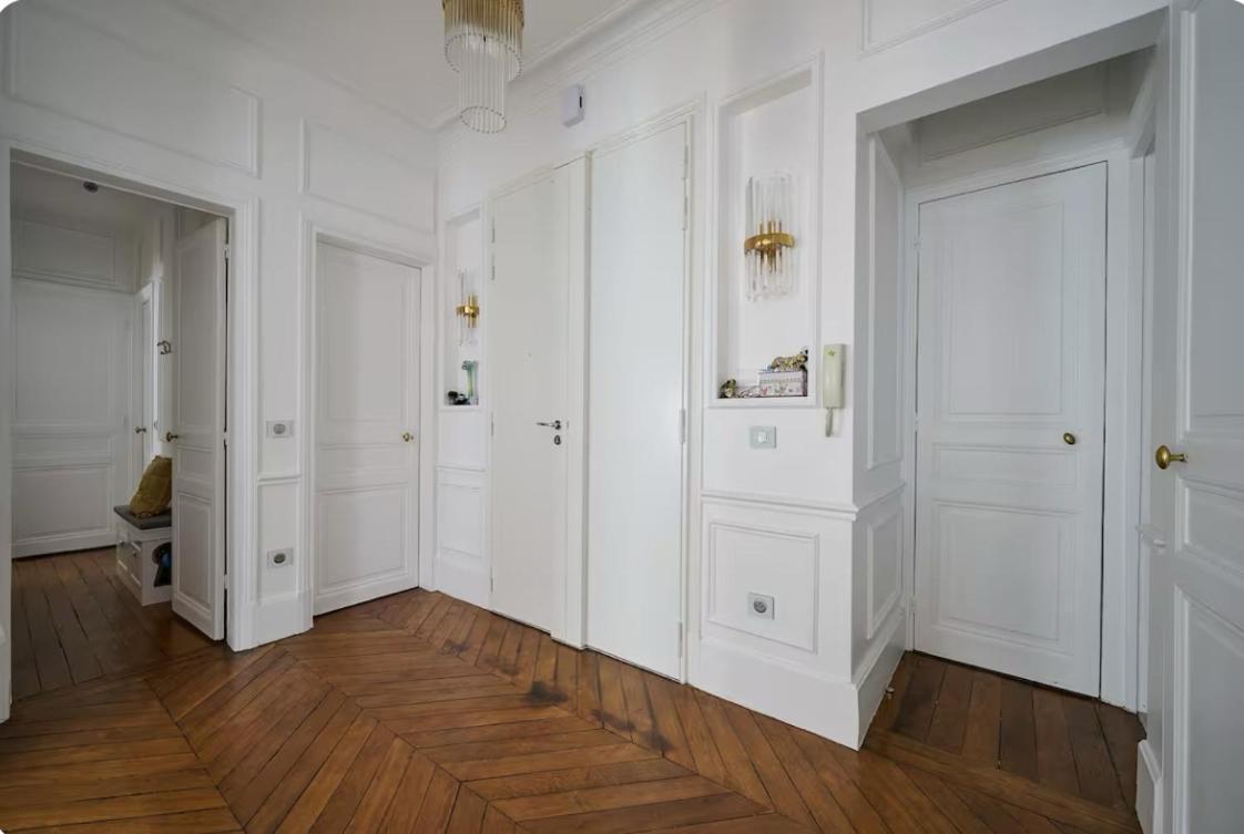 Luxury Royal Suite, 118 Square Meters, Notre Dame, 3 Bedrooms *