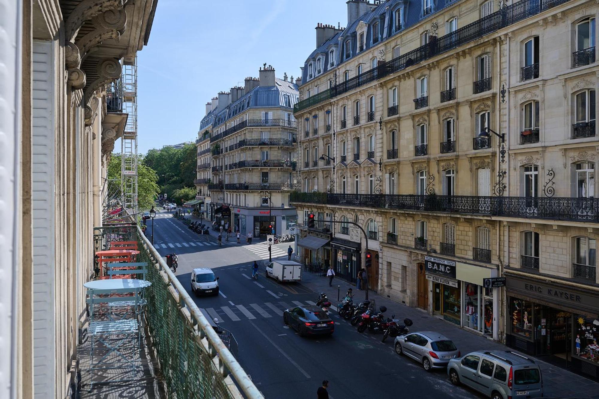 Luxury Royal Suite, 118 Square Meters, Notre Dame, 3 Bedrooms