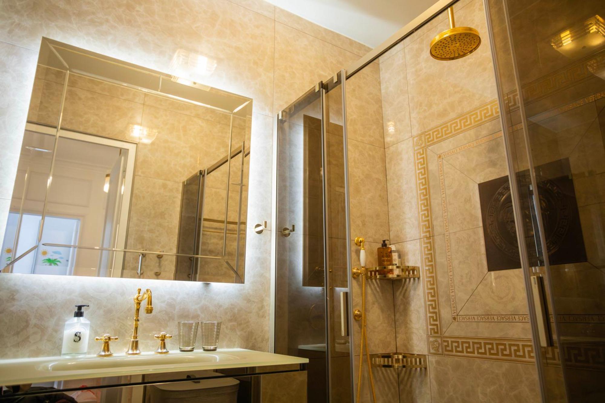 Luxury Royal Suite, 118 Square Meters, Notre Dame, 3 Bedrooms
