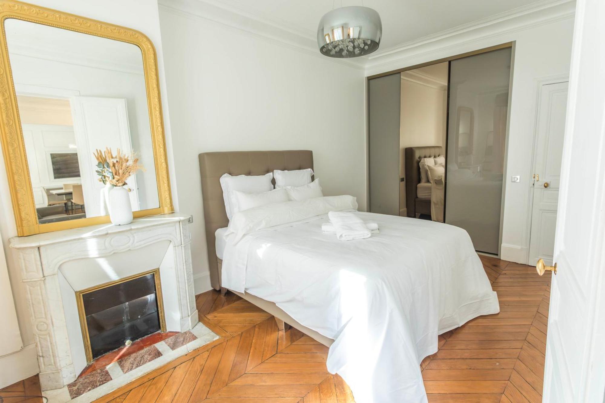 Luxury Royal Suite, 118 Square Meters, Notre Dame, 3 Bedrooms * Parigi