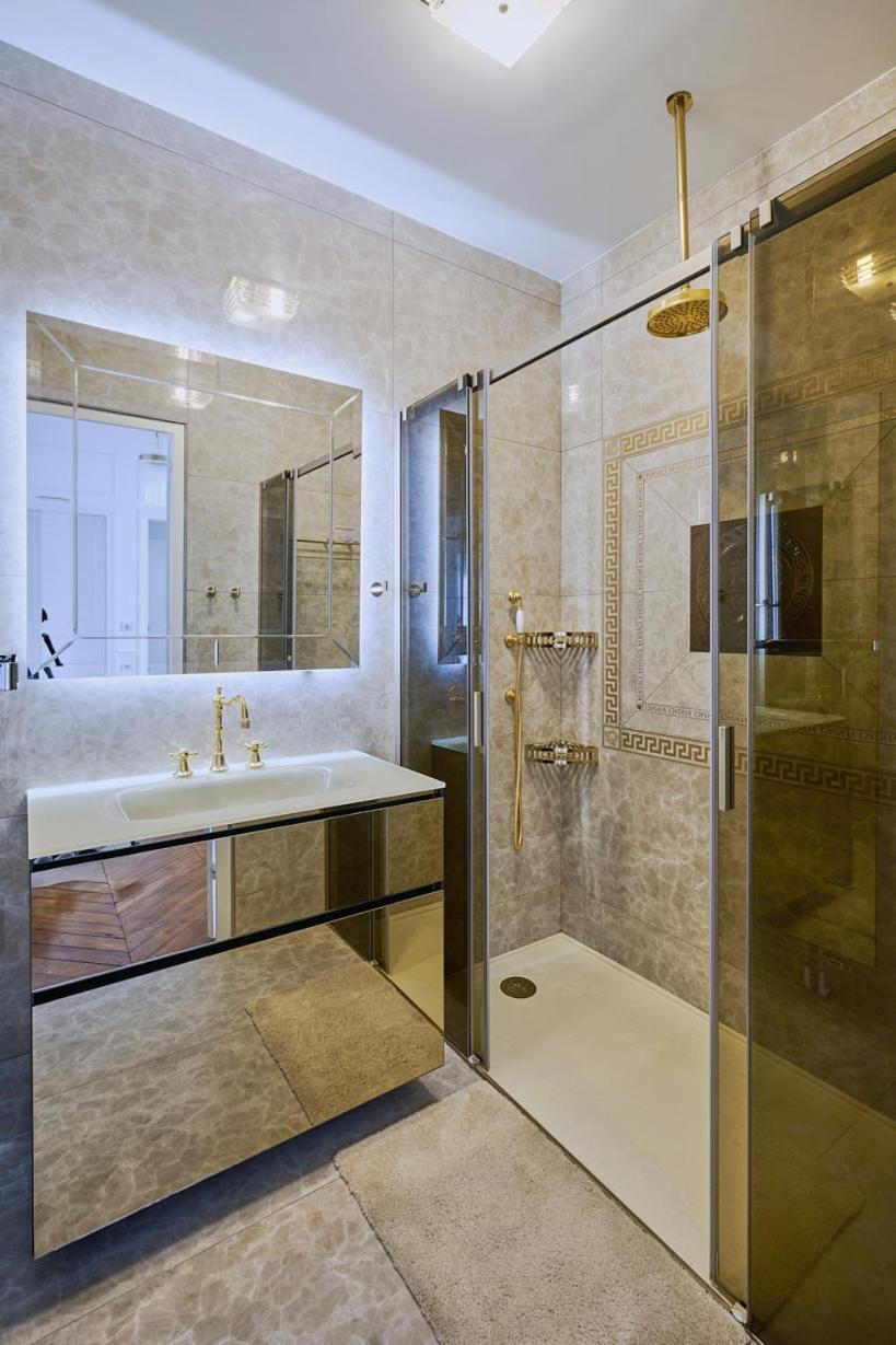 Appartamento Luxury Royal Suite, 118 Square Meters, Notre Dame, 3 Bedrooms