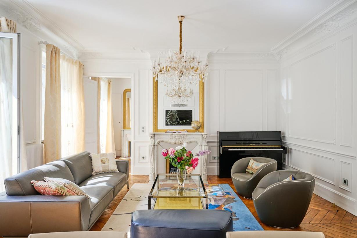 Luxury Royal Suite, 118 Square Meters, Notre Dame, 3 Bedrooms